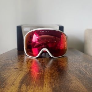 Oakley OO7104 Flight Tracker L Snow Goggles Prizm Redline- NEW/Never worn